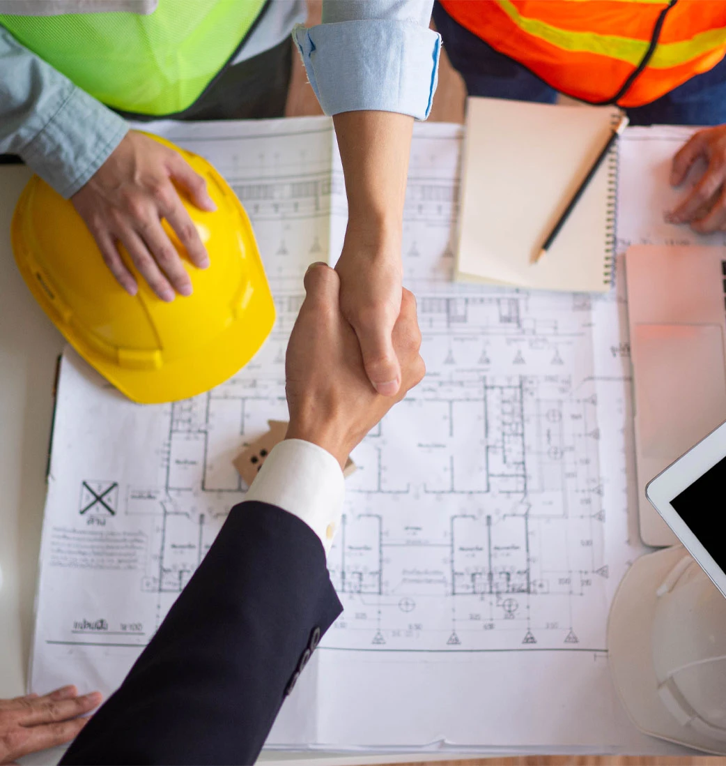 Hand in hand between project contractors and customers due to negotiation of expenses and investments, construction and repair of residential buildings.
